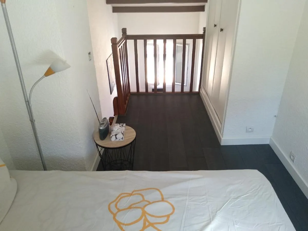 Duplex Vieux Port Appartement Complet 4 Couchages Climatise Entire Apartment 2 Beds For 4 Persons Marseille France
